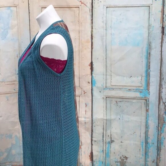 Teal Open Knit Sleeveless SmLong Cardigan With Fringe Hem & Geometric Back Panel - Picture 4 of 12